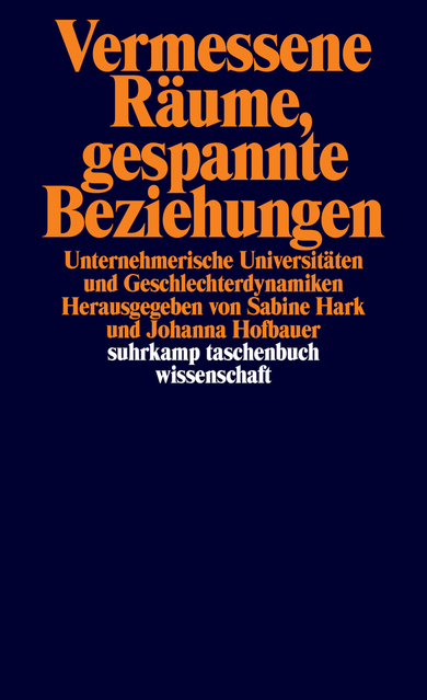 Dunkelblaues Buchcover mit orangefarbener Schrift: Vermessene Räume, gespannte Beziehungen