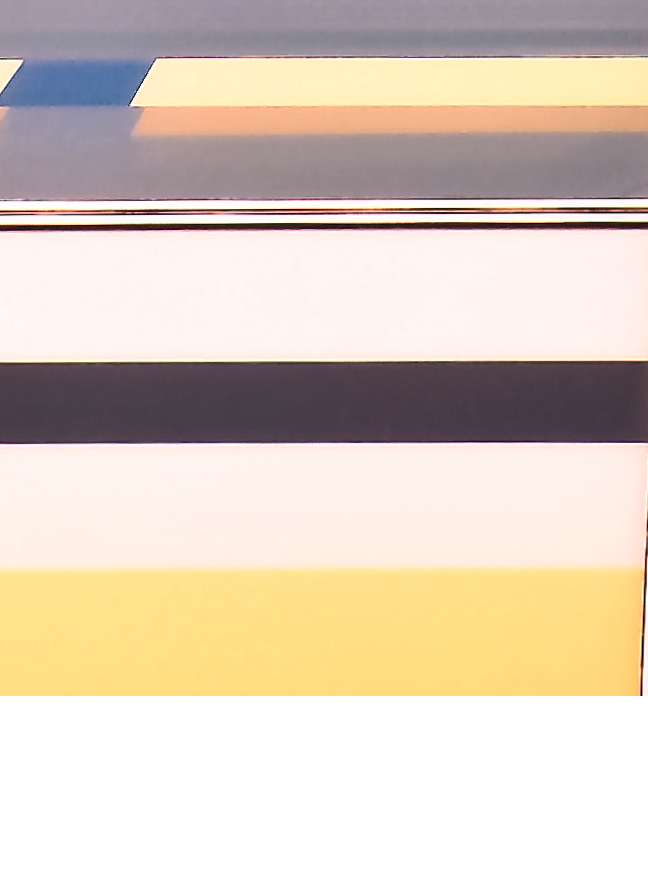 Streifenförmig angeordnete Farbblöcke in schwarz, weiß, gelb und blau